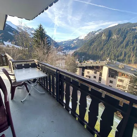 Grand Proche Centre Avec Balcon Et Parking Couvert - Fr-1-693-107 Châtel