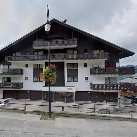 Apartment Grand Proche Centre Avec Balcon Et Parking Couvert - Fr-1-693-107 Châtel