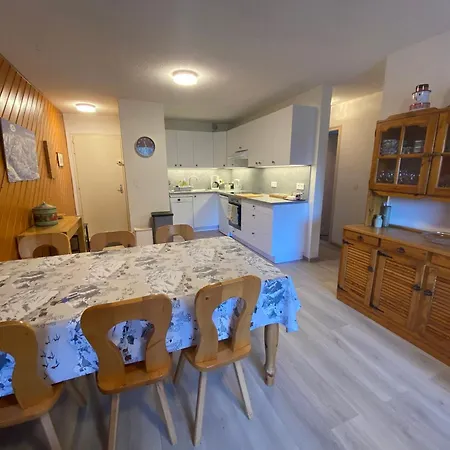 Apartament Grand Proche Centre Avec Balcon Et Parking Couvert - Fr-1-693-107 *