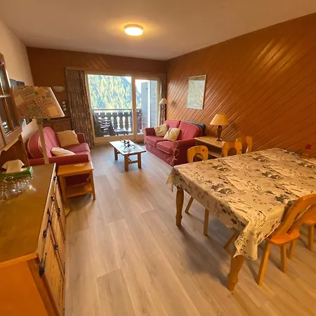 Grand Proche Centre Avec Balcon Et Parking Couvert - Fr-1-693-107 * Châtel